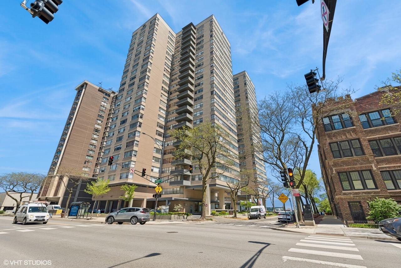 6301 N Sheridan Rd. #19B, Chicago, IL 60660