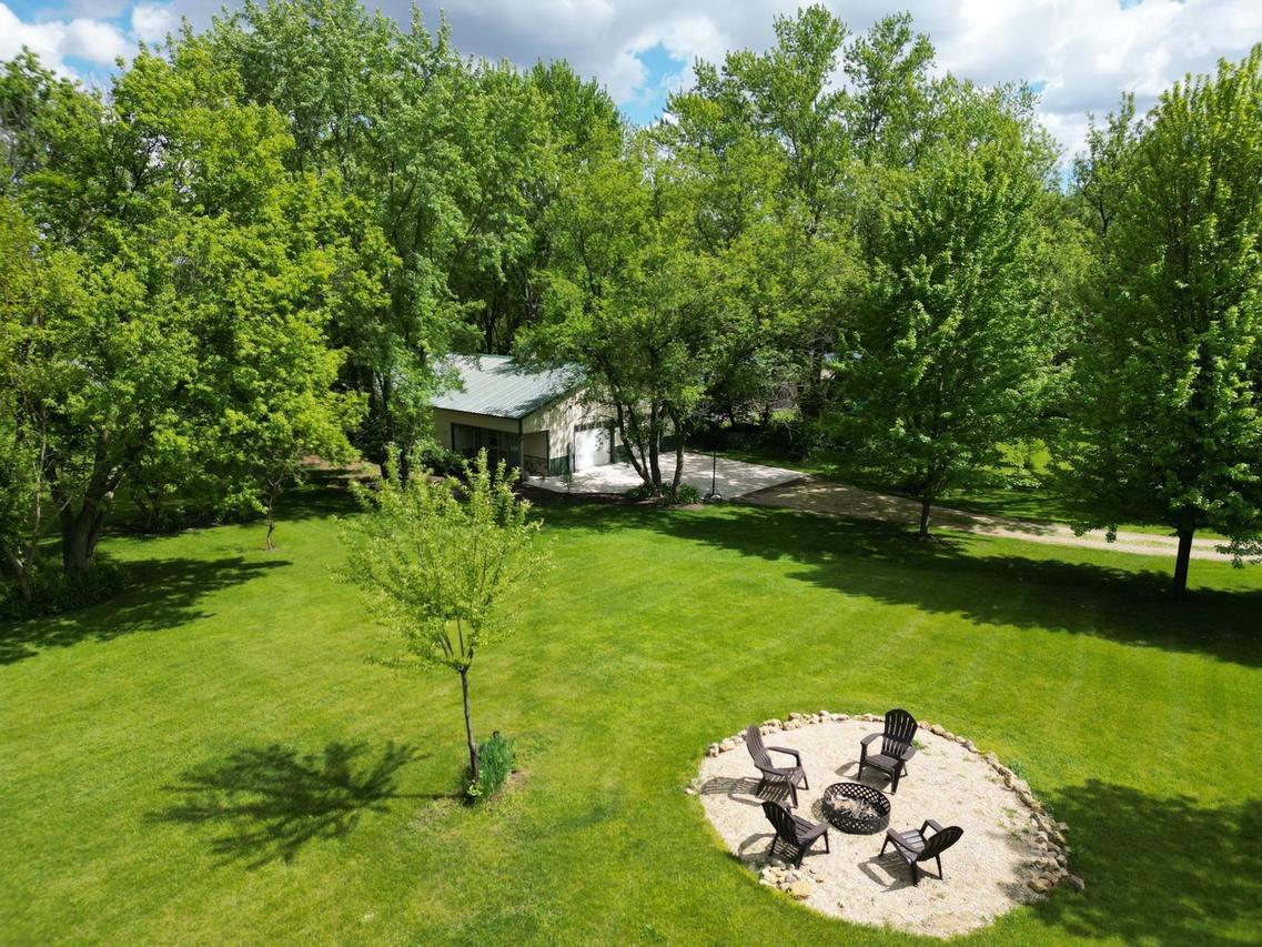 1546 & 1548 W Fairview Rd., Freeport, IL 61032