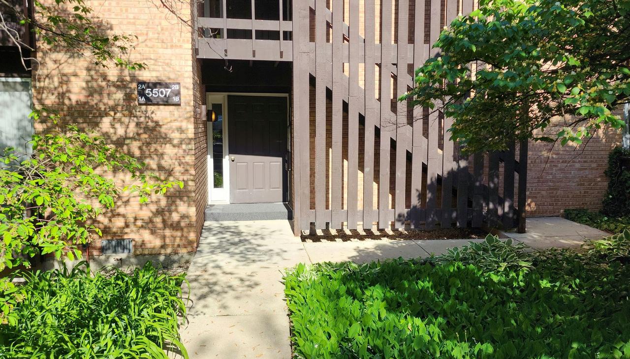 5507 Lakeside Dr. #1B, Lisle, IL 60532