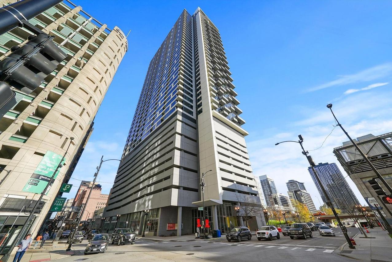 235 W Van Buren St. #P-87, Chicago, IL 60607