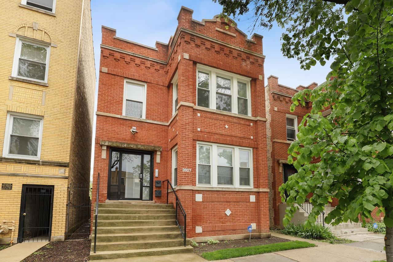 3907 W School St., Chicago, IL 60618