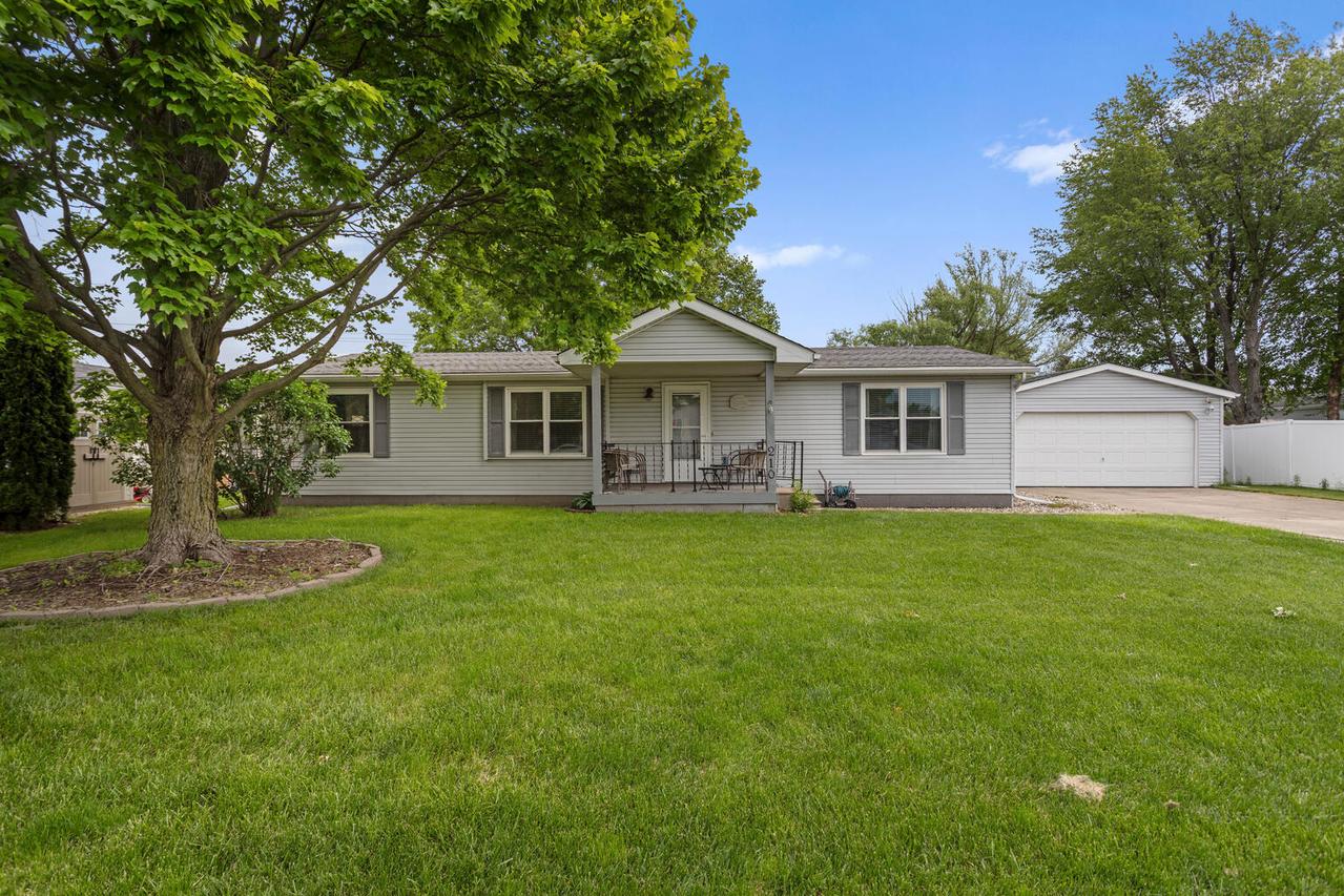 210 Apple Tree Dr., Urbana, IL 61802