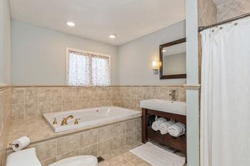 1816 E Vista Ter., Lindenhurst, IL 60046
