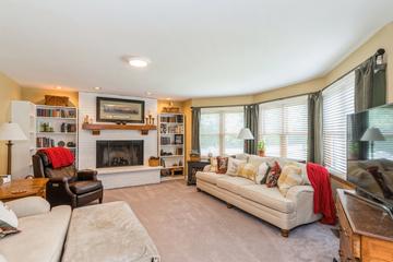 1816 E Vista Ter., Lindenhurst, IL 60046
