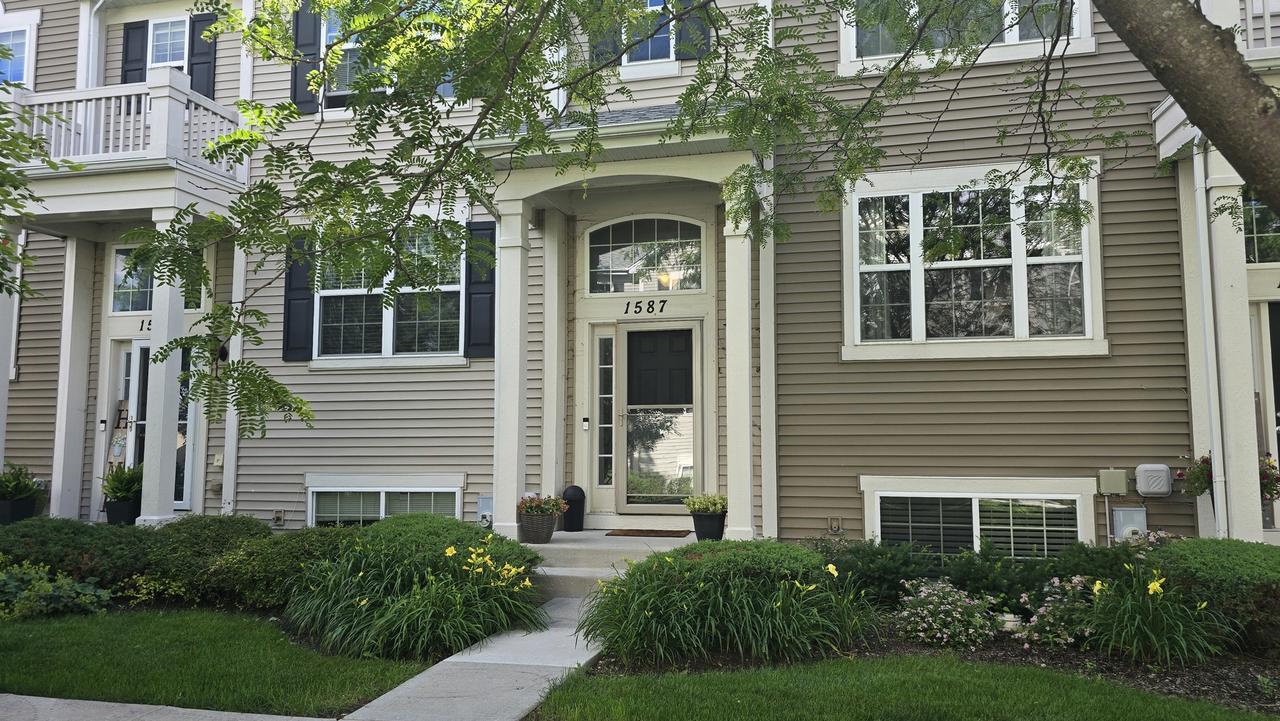 1587 Windward Dr., Pingree Grove, IL 60140