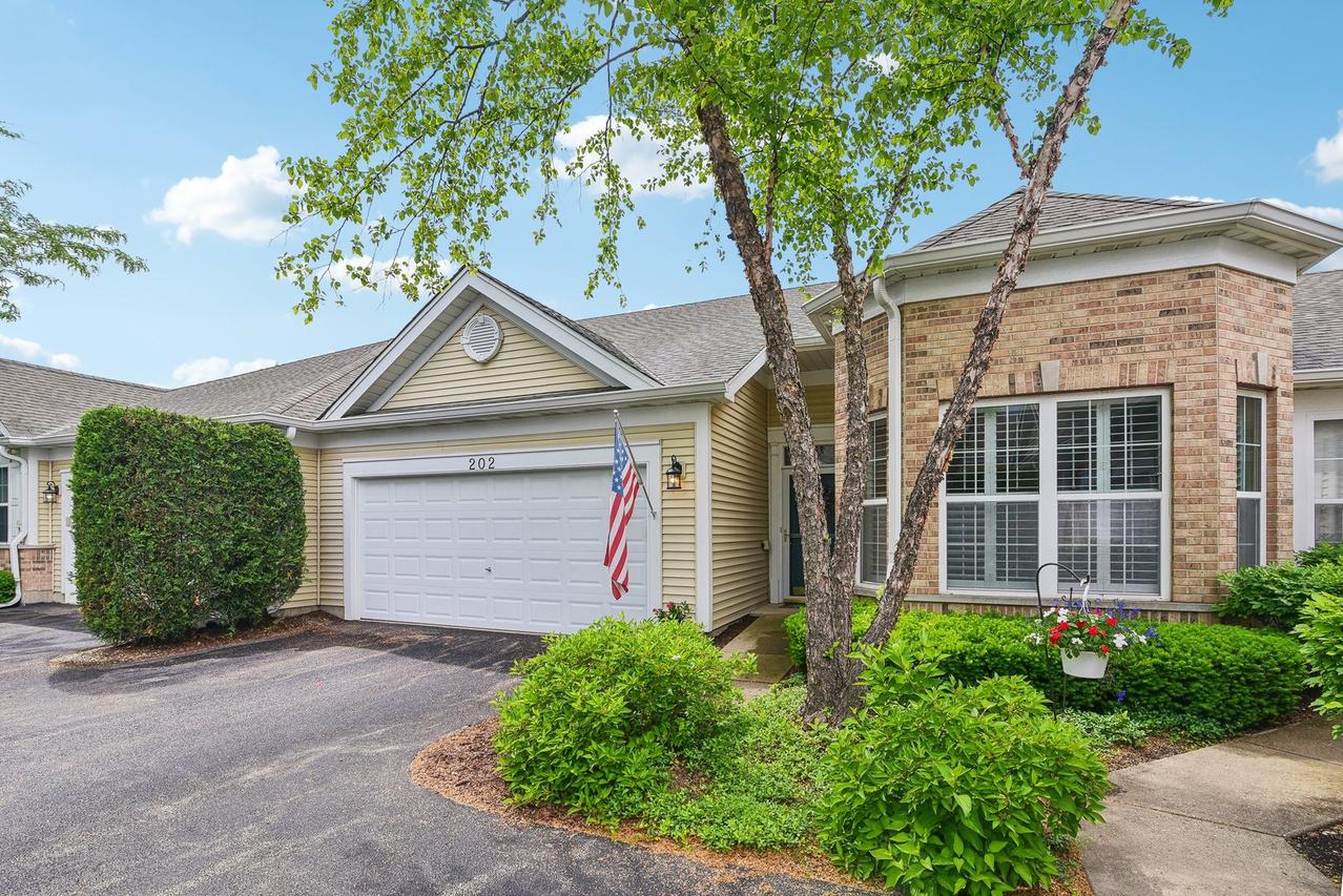 202 Enfield Ln., Grayslake, IL 60030