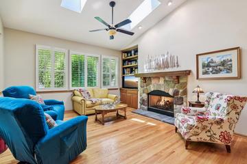 202 Enfield Ln., Grayslake, IL 60030