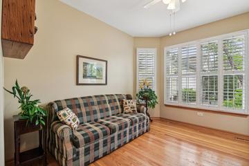 202 Enfield Ln., Grayslake, IL 60030