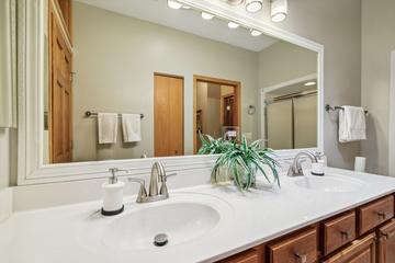 202 Enfield Ln., Grayslake, IL 60030