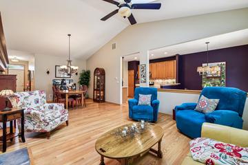 202 Enfield Ln., Grayslake, IL 60030