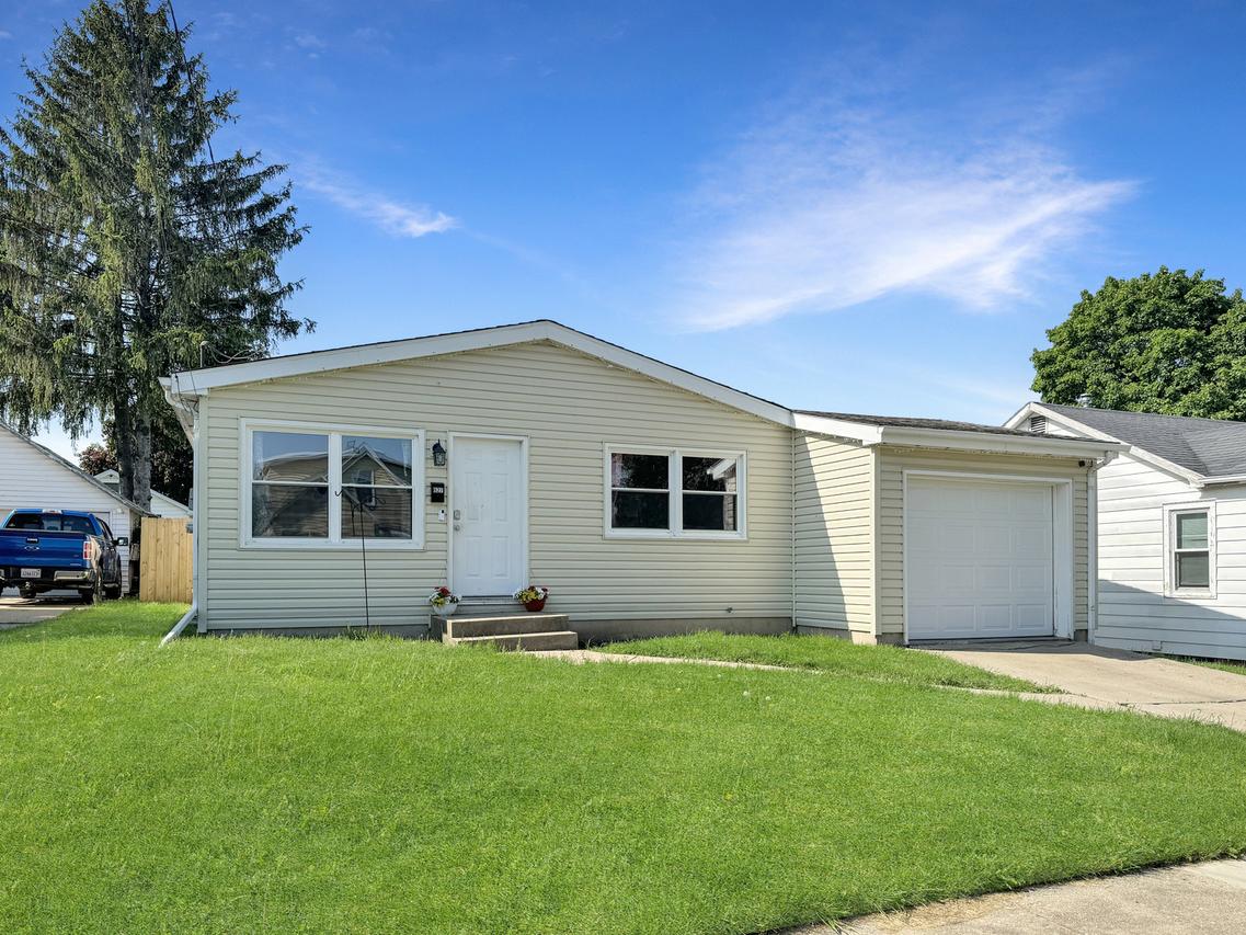827 W Jefferson Dr., Freeport, IL 61032