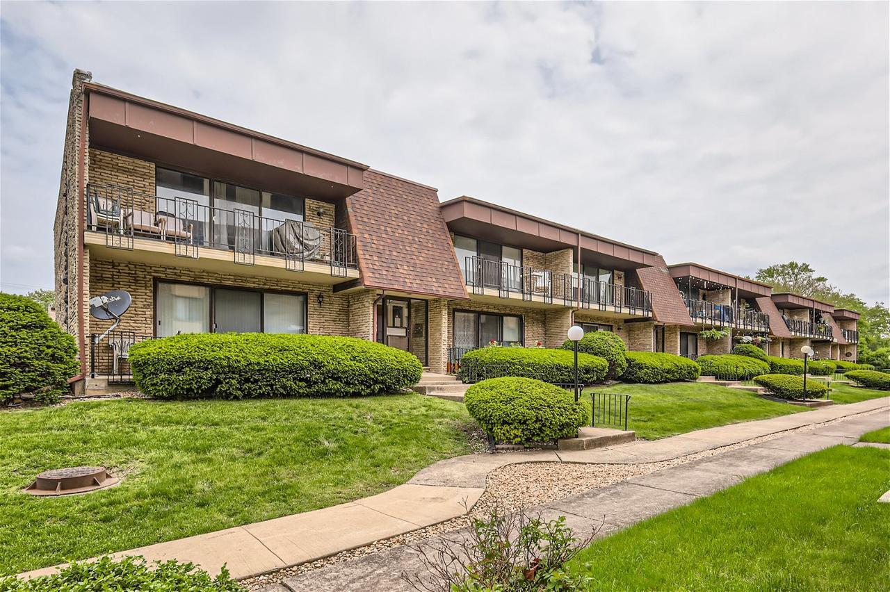 9111 S Roberts Rd. #5D, Hickory Hills, IL 60457