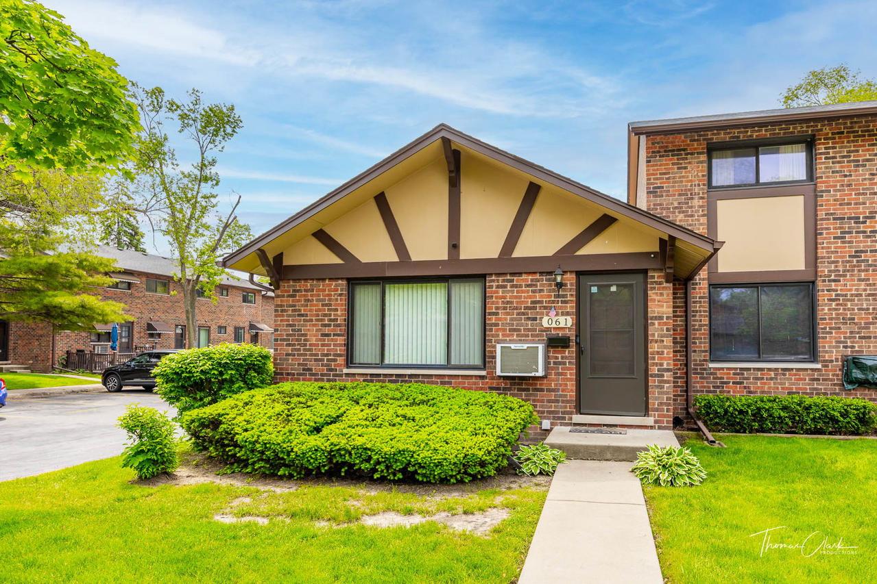 18w061 14th St., Villa Park, IL 60181