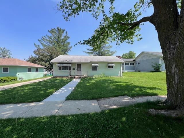 989 Monroe Dr., Freeport, IL 61032