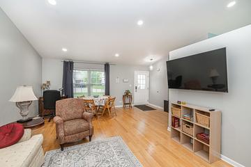 1321 Spalding Dr., Mundelein, IL 60060