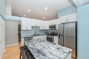 1321 Spalding Dr., Mundelein, IL 60060