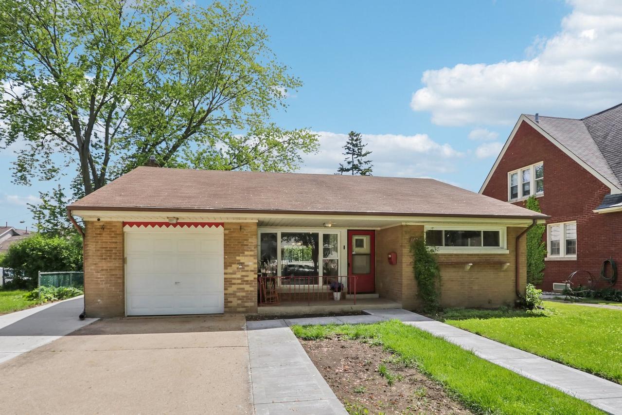 107 N Lancaster St., Mount Prospect, IL 60056