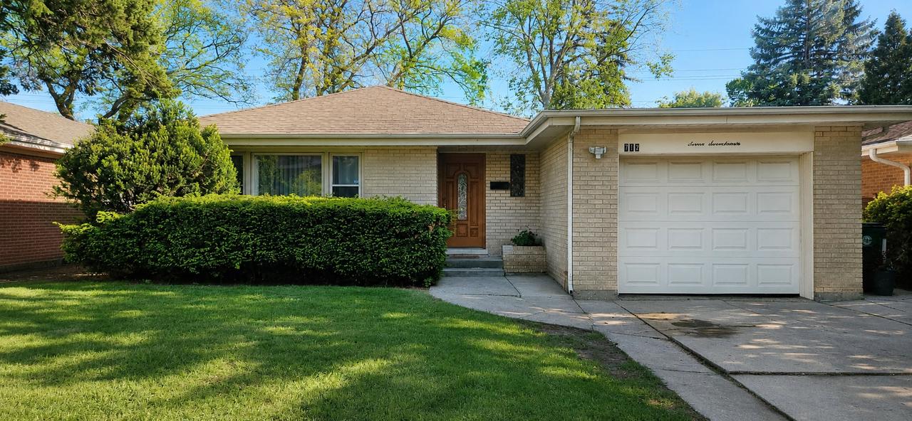 717 Oakton St., Park Ridge, IL 60068