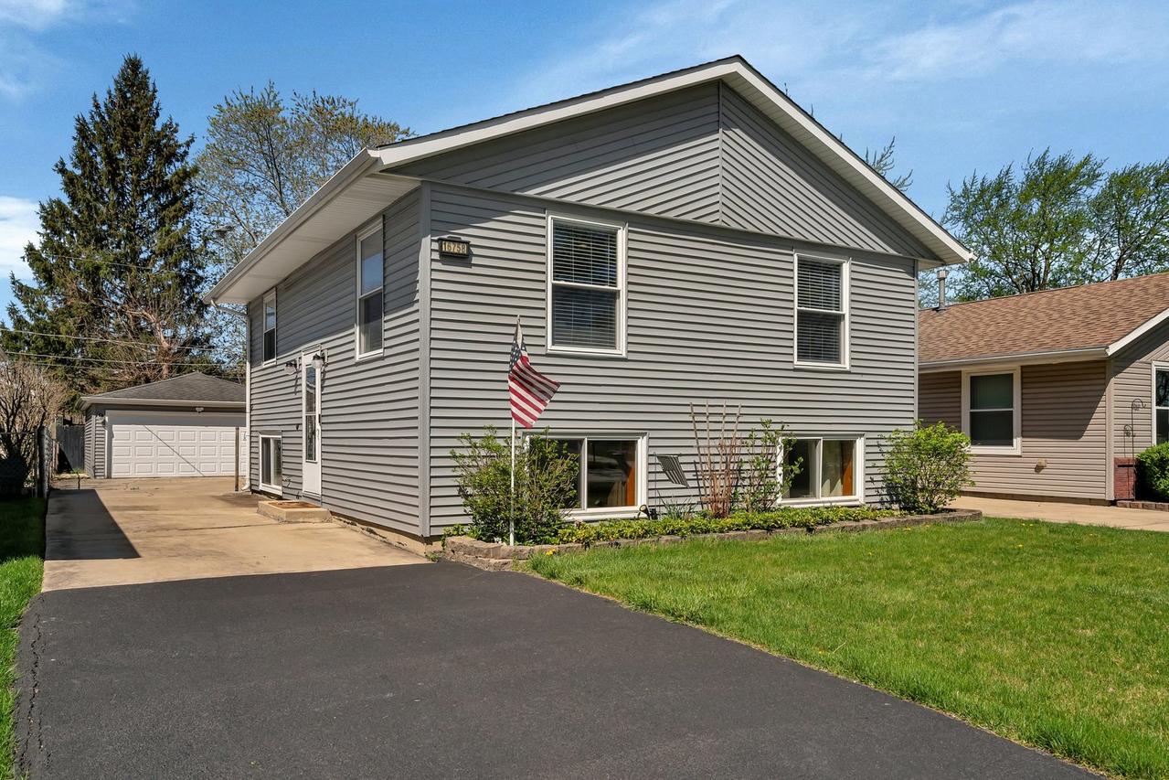 16758 Hilltop Ave., Orland Hills, IL 60487
