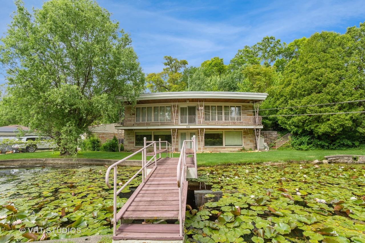 908 Getty St., Elgin, IL 60120