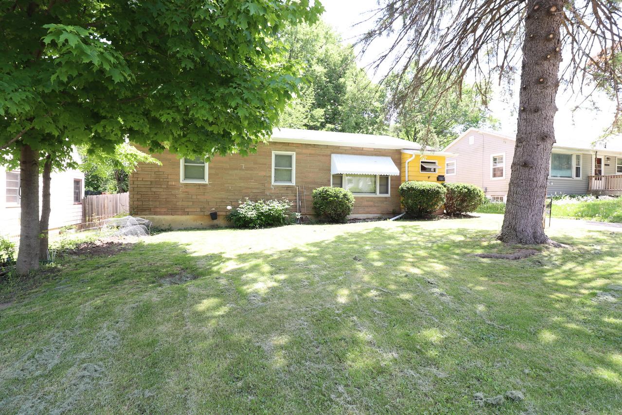 1421 S Rotzler Ave., Freeport, IL 61032