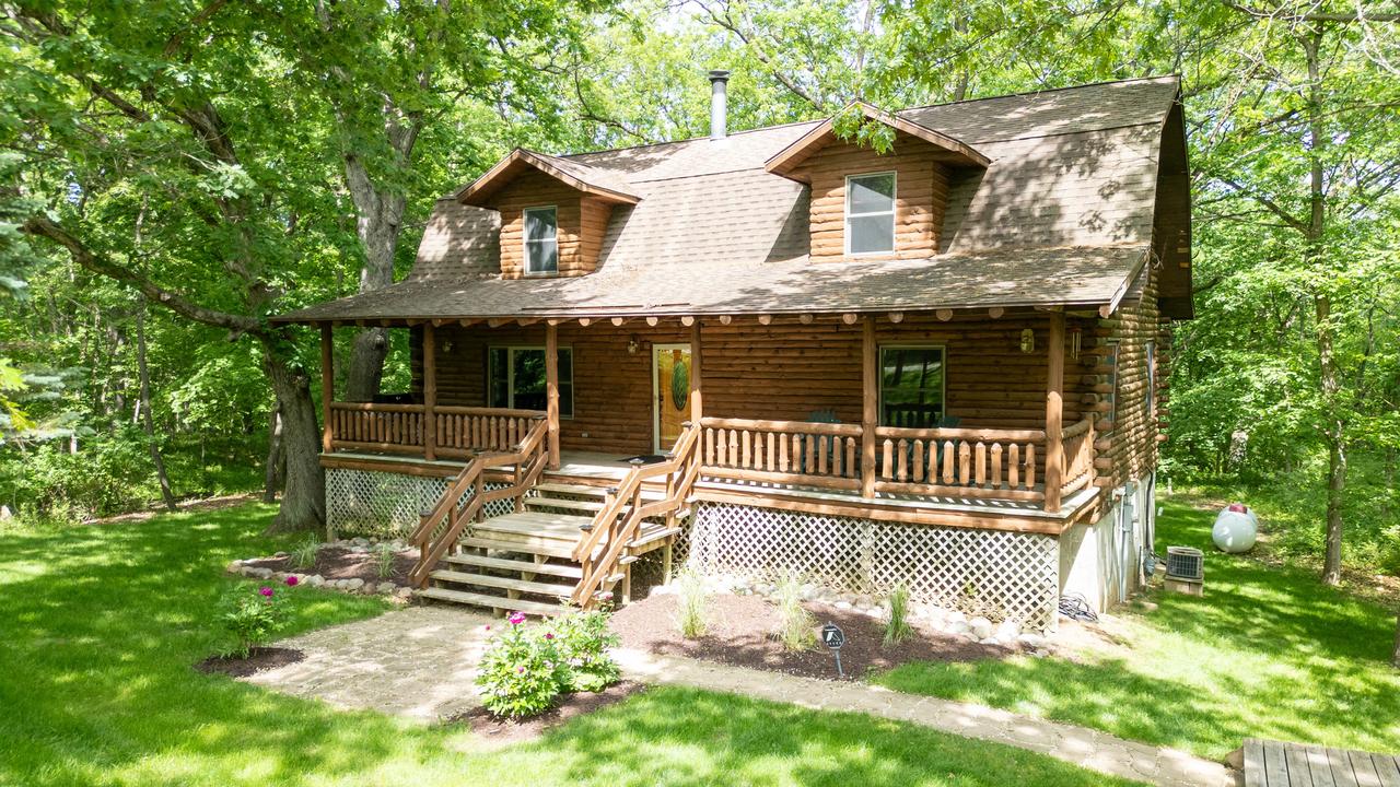 56 Catalina Dr., Putnam, IL 61560