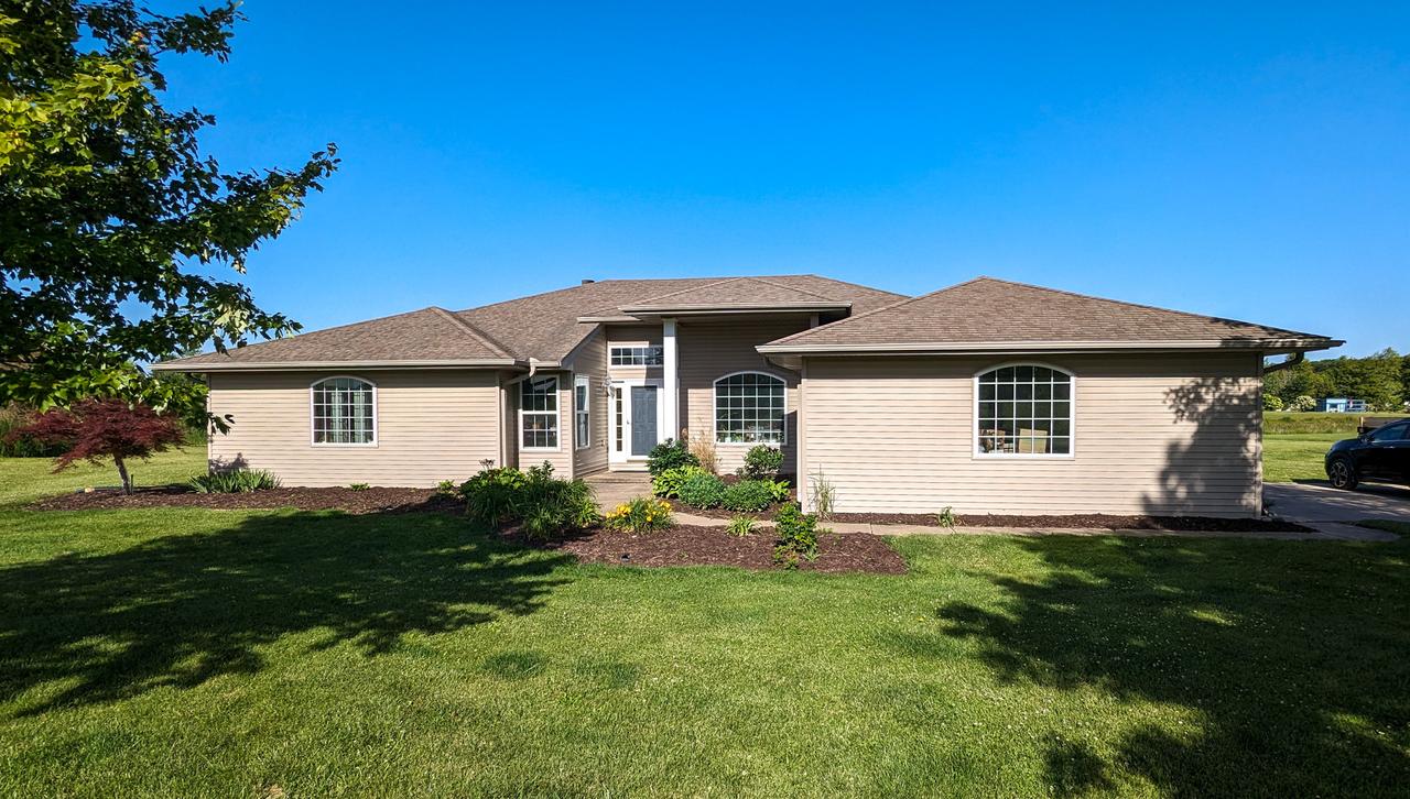 2665 Private Access 374 E, Mahomet, IL 61853