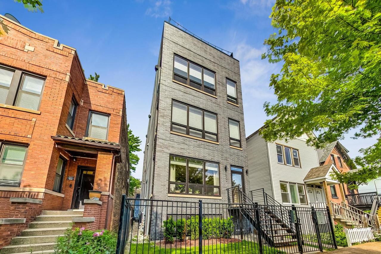 2302 N Hoyne Ave. #1, Chicago, IL 60647