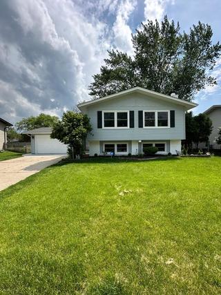 749 72nd St., Downers Grove, IL 60516