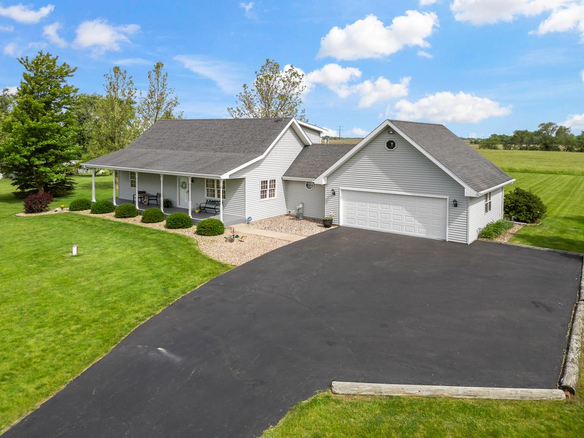1444 E Corning Rd., Beecher, IL 60401