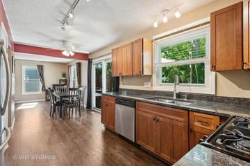 429 Bristol Way, Cary, IL 60013