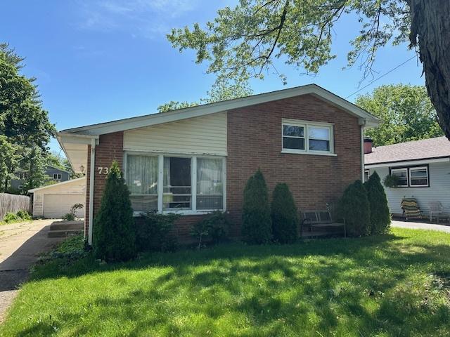 739 NE Holcomb Dr., Mundelein, IL 60060