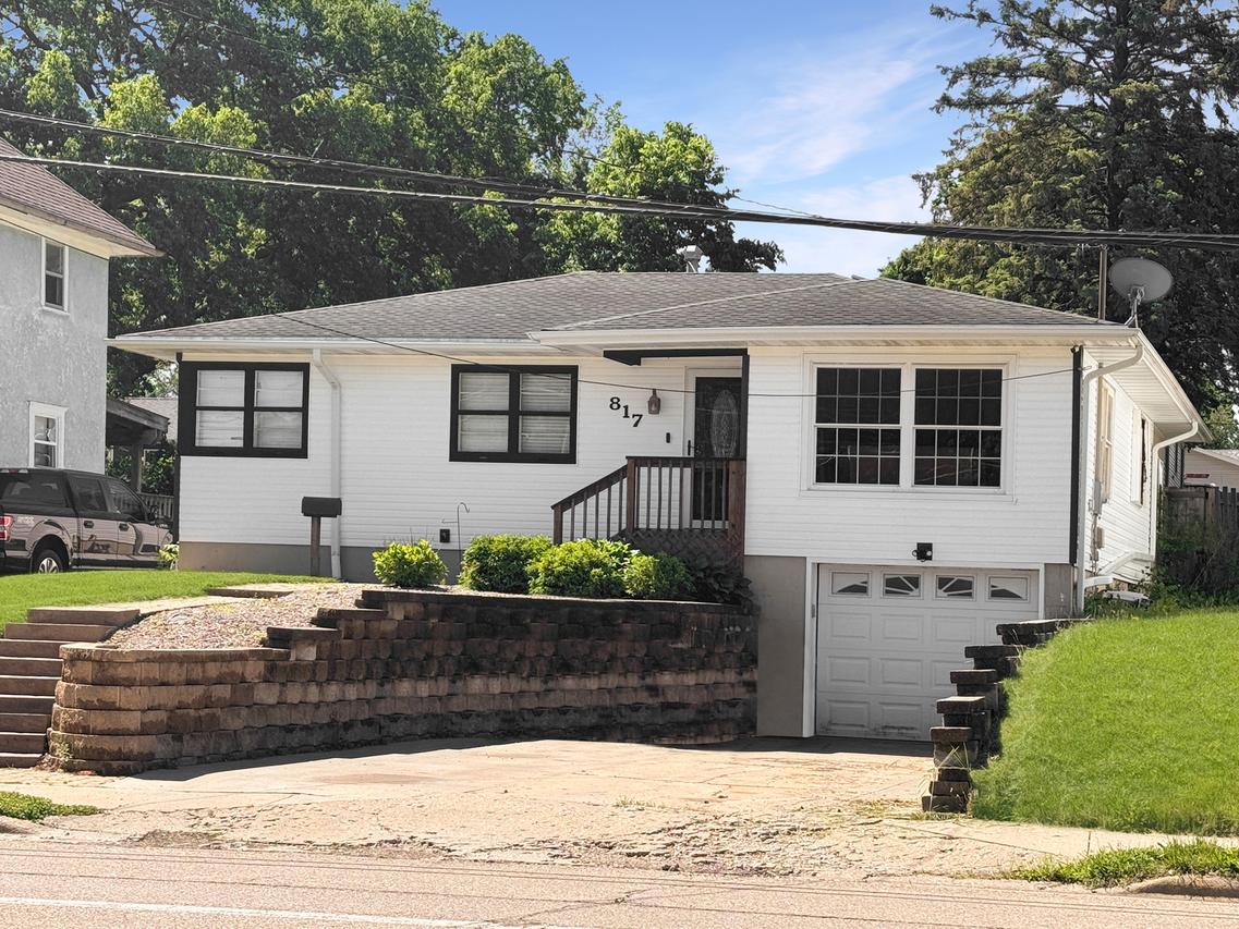817 W Empire St., Freeport, IL 61032
