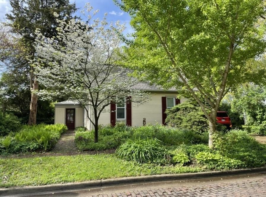 207 W Nevada St., Urbana, IL 61801
