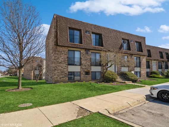 175 N Waters Edge Dr. #201, Glendale Heights, IL 60139