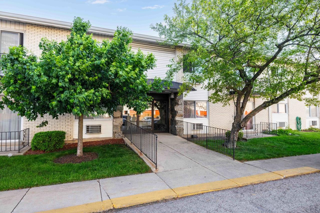 8800 N Western Ave. #1E, Des Plaines, IL 60016