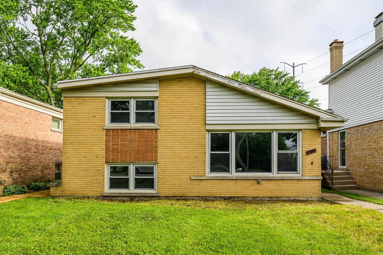 5208 Emerson St., Skokie, IL 60077