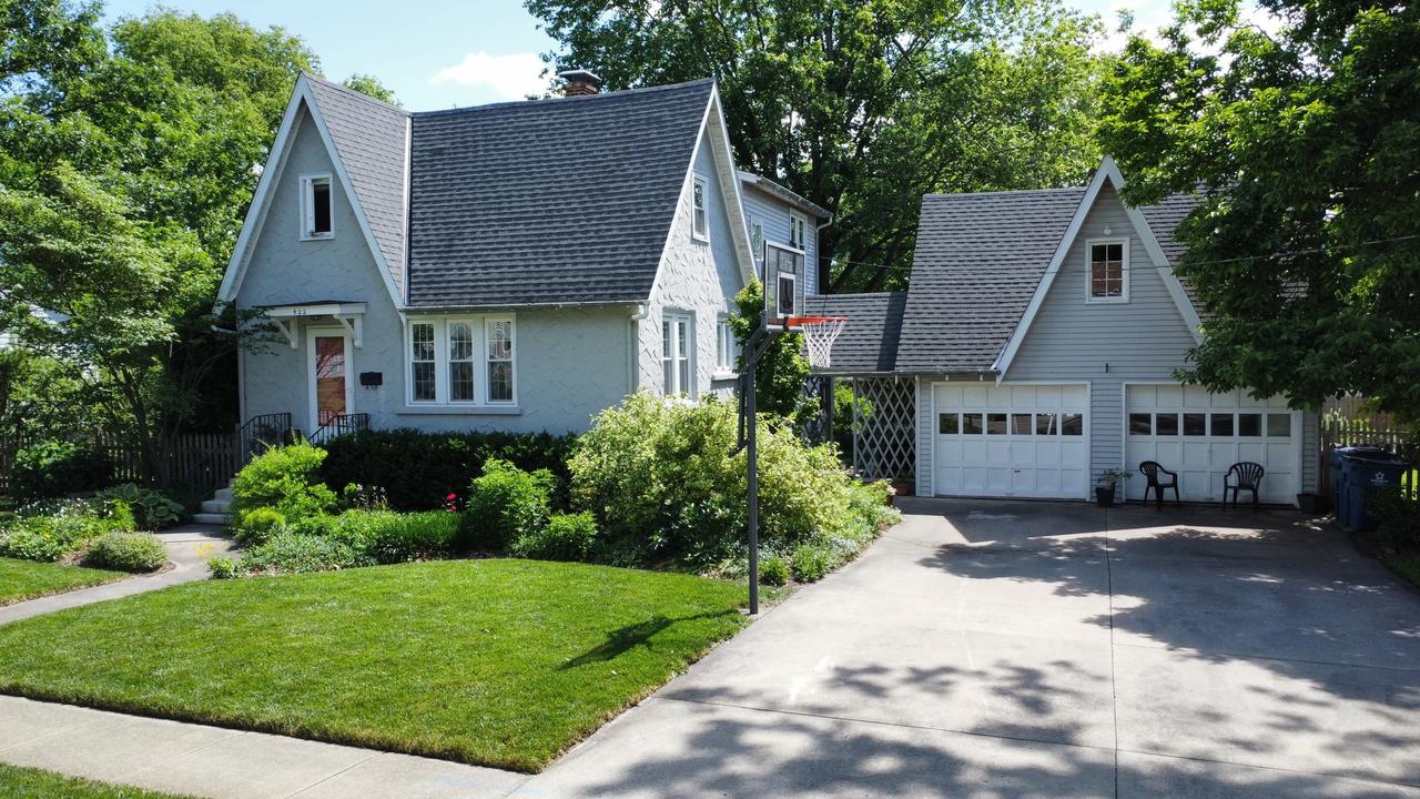 422 S 6th St., Watseka, IL 60970