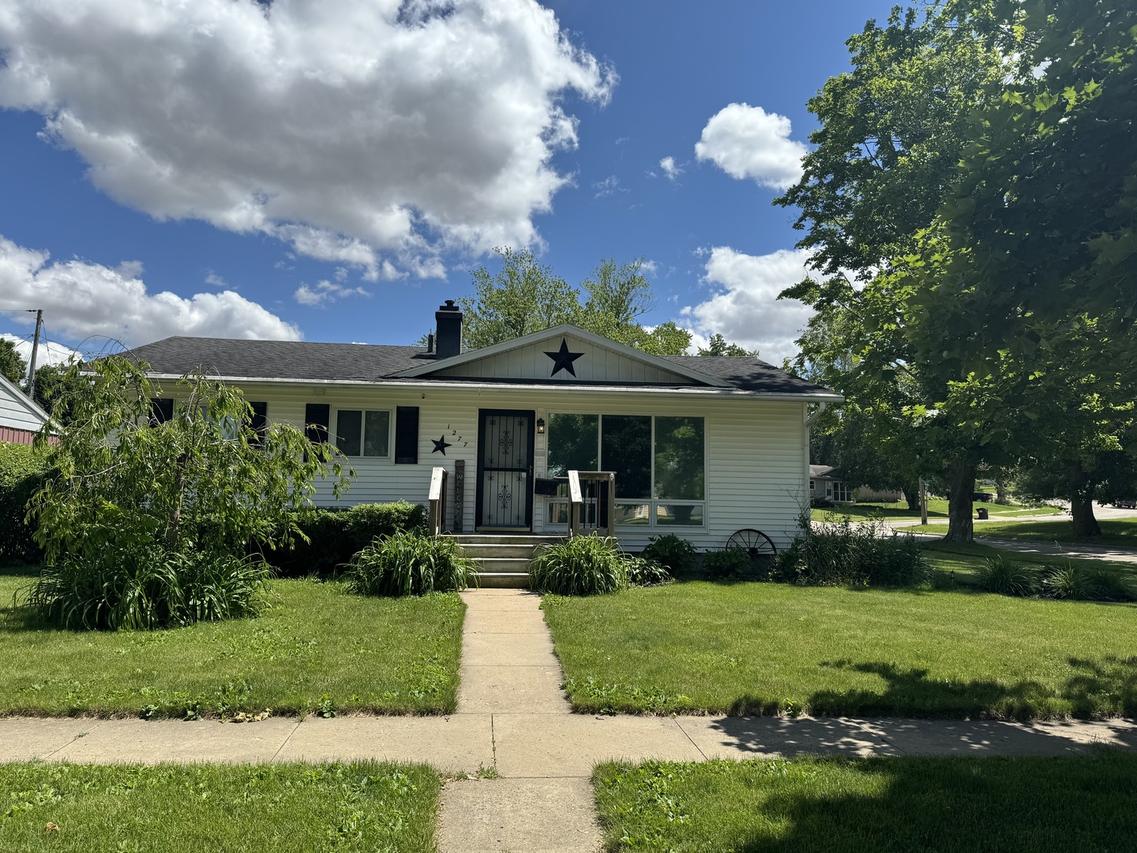 1277 W Staver St., Freeport, IL 61032