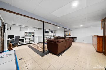 704 Nordic Ct., Batavia, IL 60510