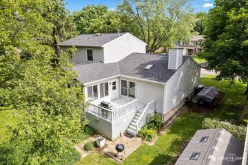 704 Nordic Ct., Batavia, IL 60510