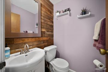 704 Nordic Ct., Batavia, IL 60510