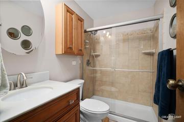 704 Nordic Ct., Batavia, IL 60510