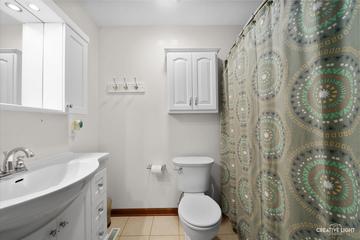 704 Nordic Ct., Batavia, IL 60510