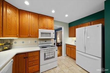 704 Nordic Ct., Batavia, IL 60510