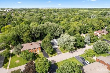 704 Nordic Ct., Batavia, IL 60510