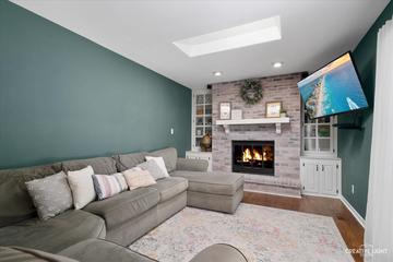 704 Nordic Ct., Batavia, IL 60510