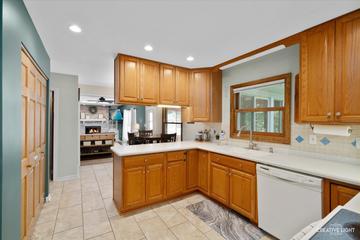 704 Nordic Ct., Batavia, IL 60510