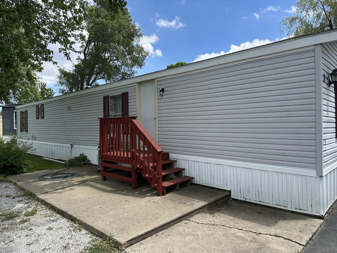 10557 N State Route 50 Hwy. #11, Manteno, IL 60950