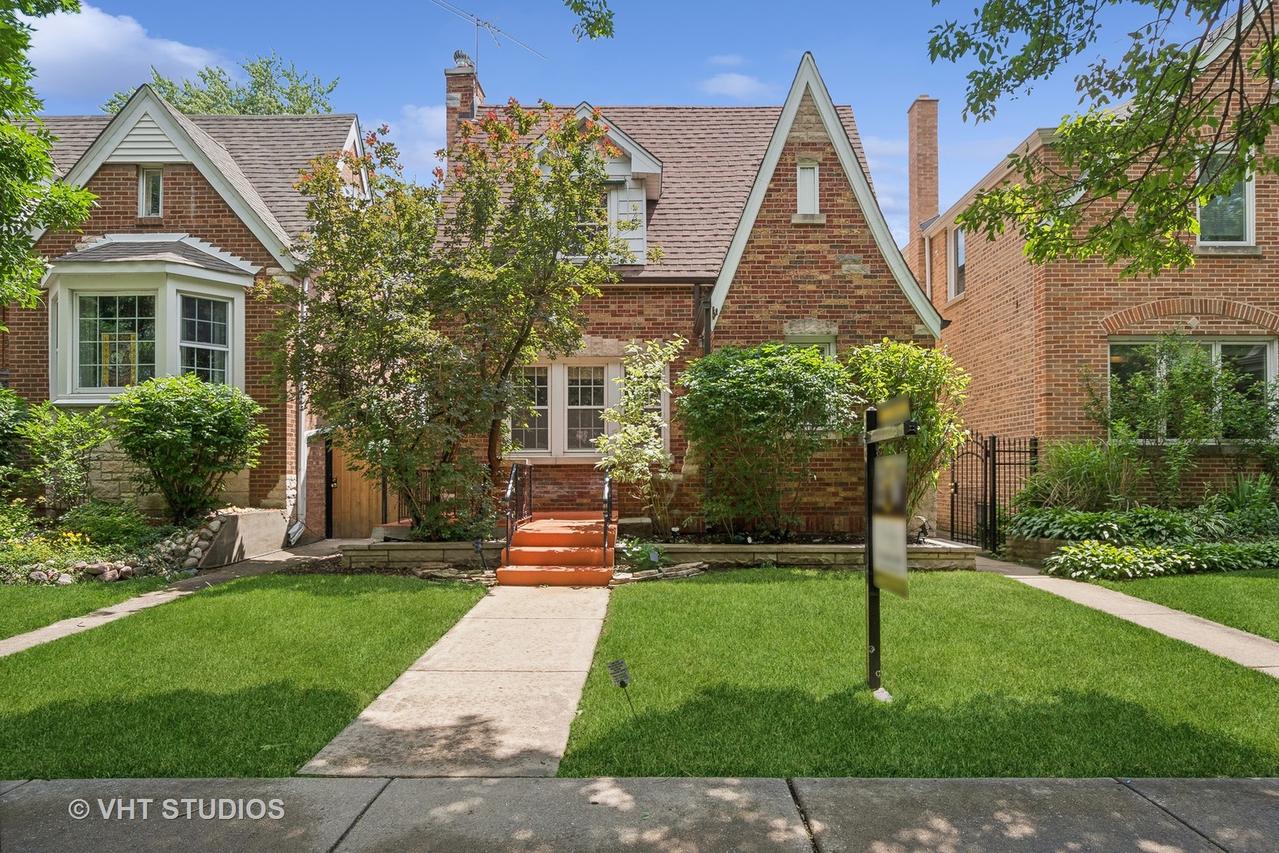 5279 N Lamon Ave., Chicago, IL 60630